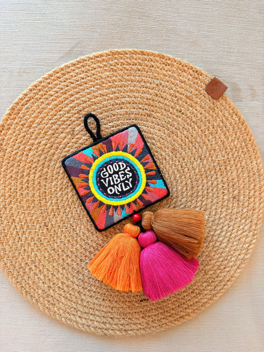'Good Vibes Only' Home Decor